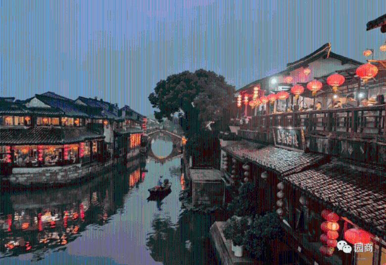 逃离废弃的卡车场